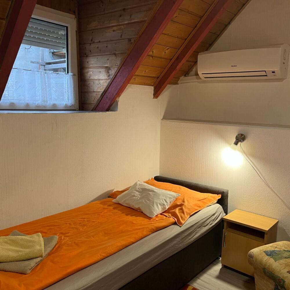 Lenzl'S Panzio Bed and Breakfast Szigetvár Exteriör bild