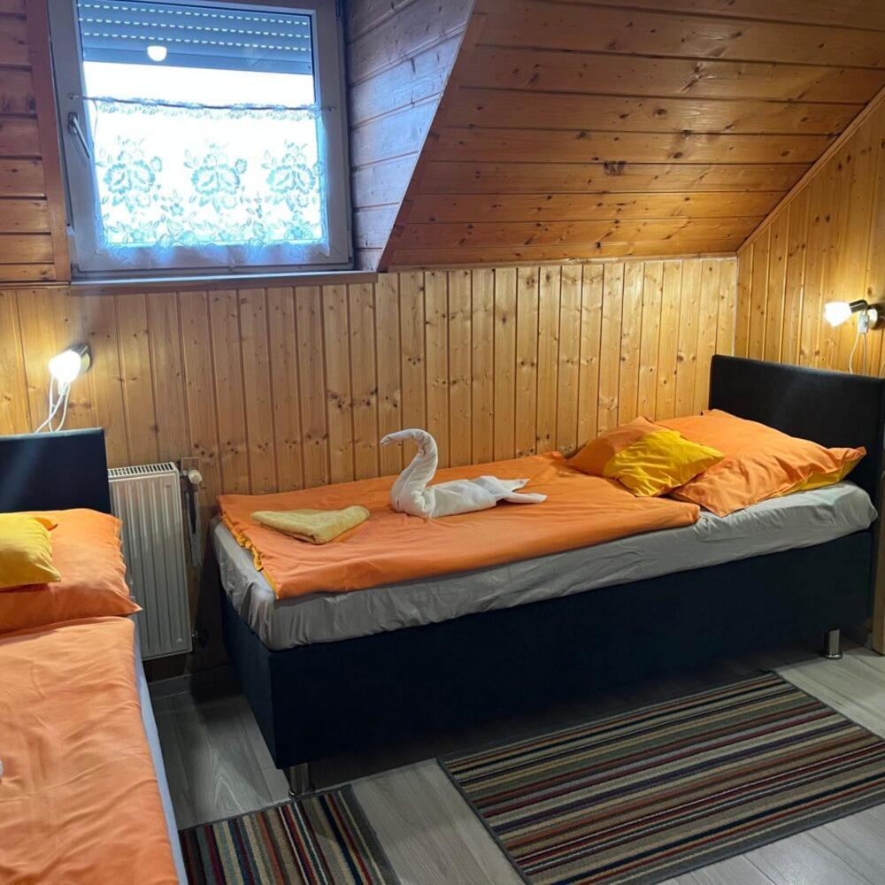 Lenzl'S Panzio Bed and Breakfast Szigetvár Exteriör bild
