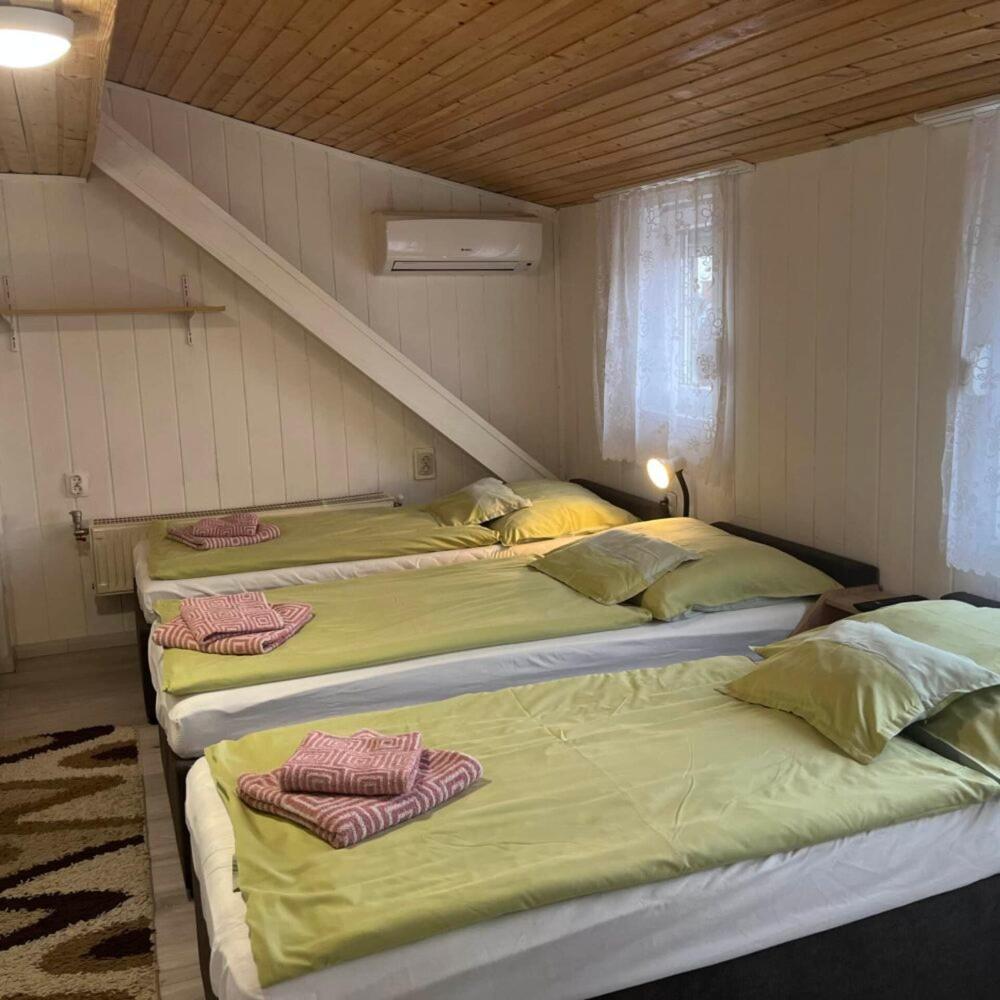 Lenzl'S Panzio Bed and Breakfast Szigetvár Exteriör bild