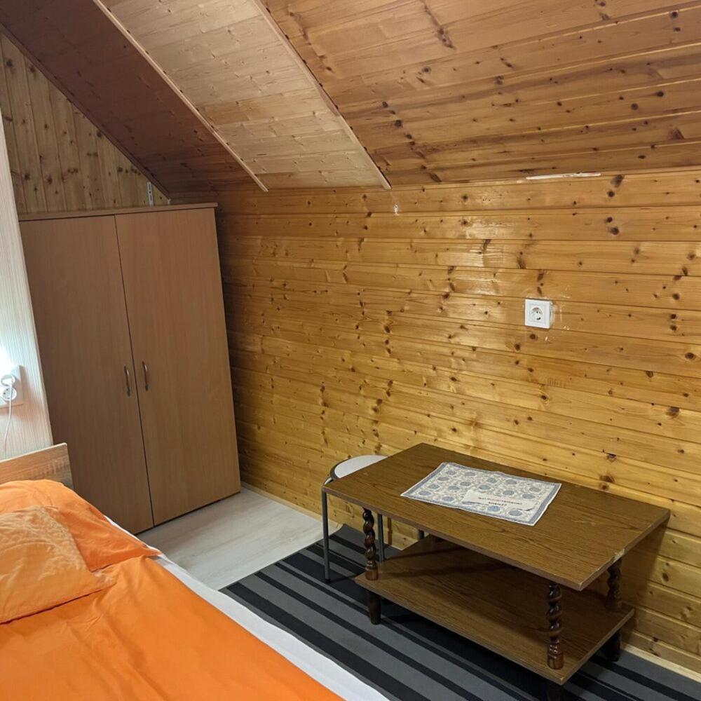Lenzl'S Panzio Bed and Breakfast Szigetvár Exteriör bild