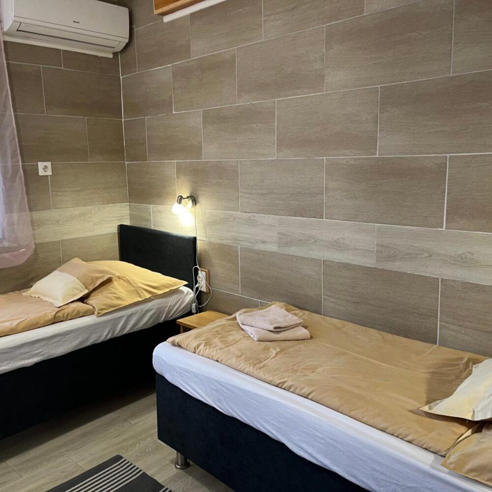 Lenzl'S Panzio Bed and Breakfast Szigetvár Exteriör bild