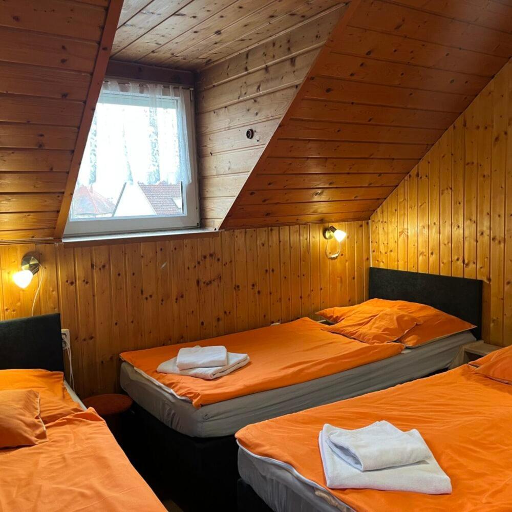 Lenzl'S Panzio Bed and Breakfast Szigetvár Exteriör bild