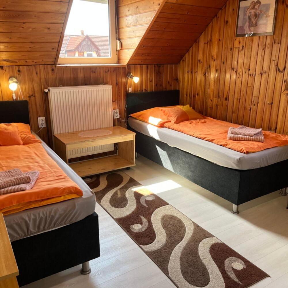 Lenzl'S Panzio Bed and Breakfast Szigetvár Exteriör bild