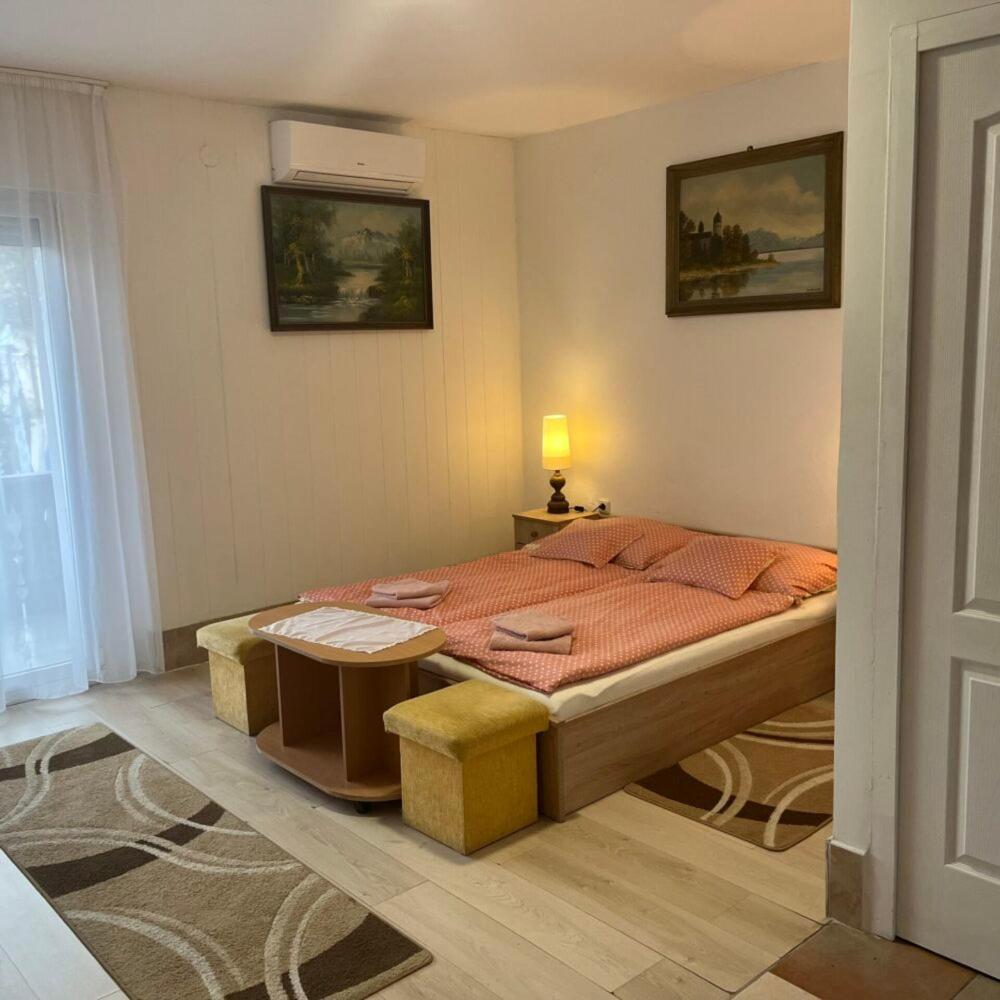 Lenzl'S Panzio Bed and Breakfast Szigetvár Exteriör bild