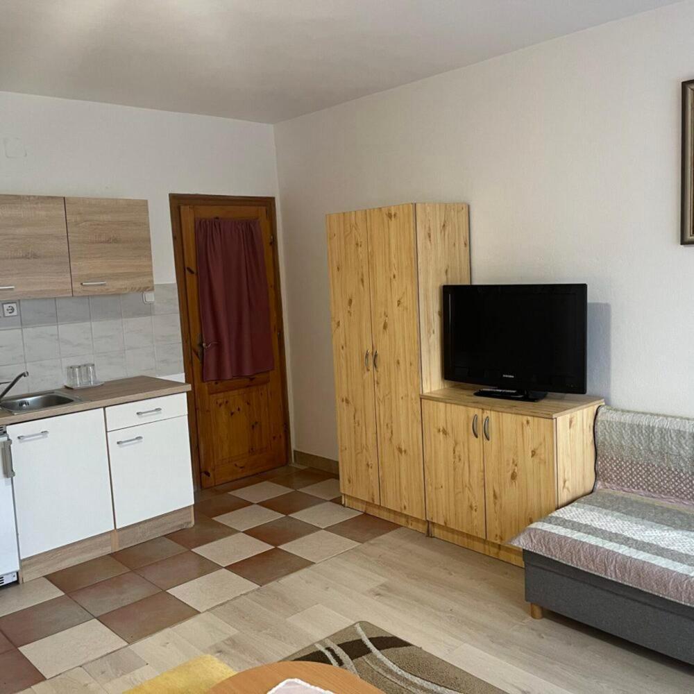 Lenzl'S Panzio Bed and Breakfast Szigetvár Exteriör bild