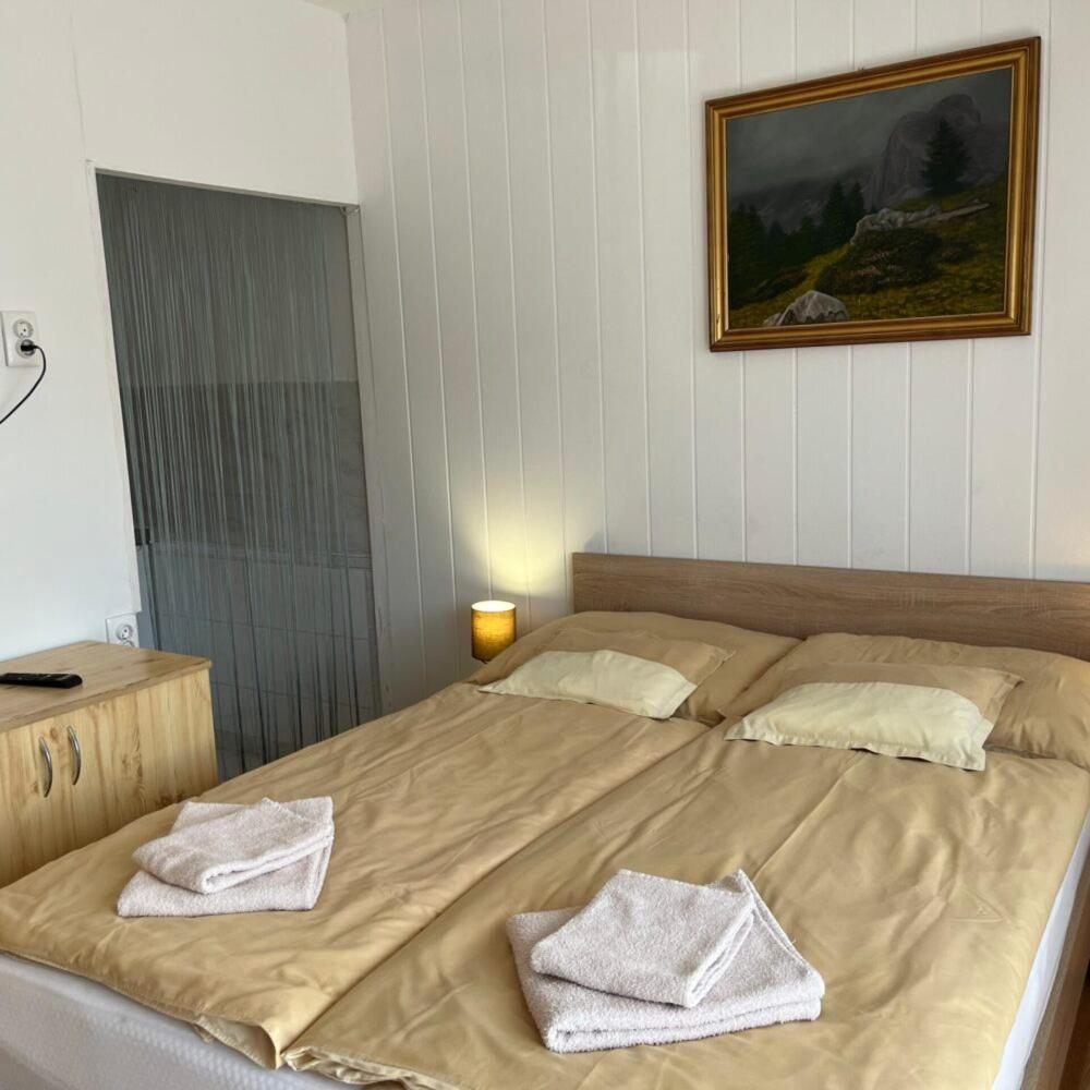 Lenzl'S Panzio Bed and Breakfast Szigetvár Exteriör bild