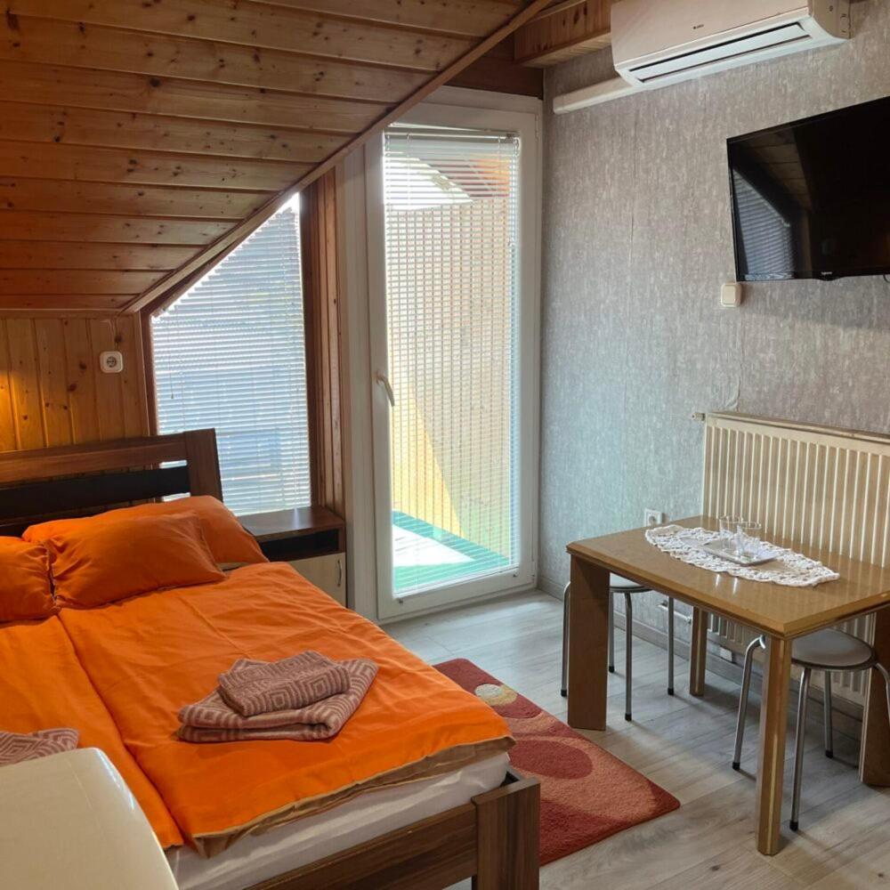 Lenzl'S Panzio Bed and Breakfast Szigetvár Exteriör bild