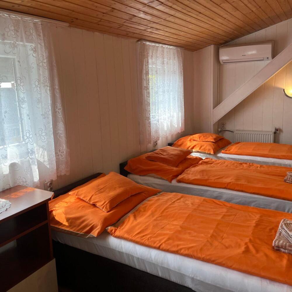 Lenzl'S Panzio Bed and Breakfast Szigetvár Exteriör bild