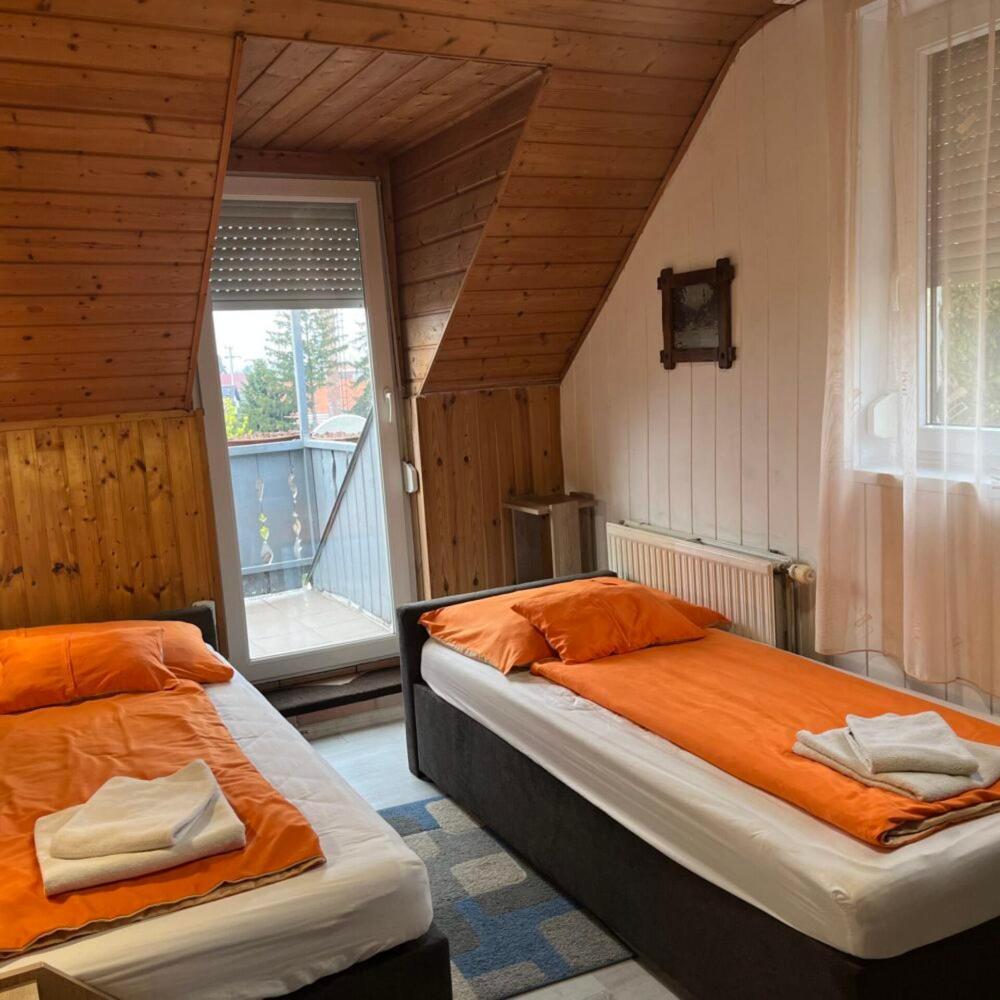 Lenzl'S Panzio Bed and Breakfast Szigetvár Exteriör bild