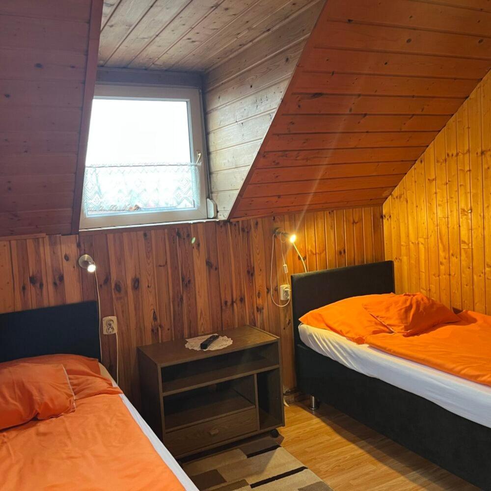 Lenzl'S Panzio Bed and Breakfast Szigetvár Exteriör bild