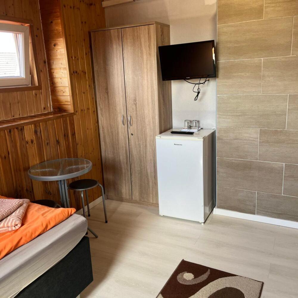 Lenzl'S Panzio Bed and Breakfast Szigetvár Exteriör bild
