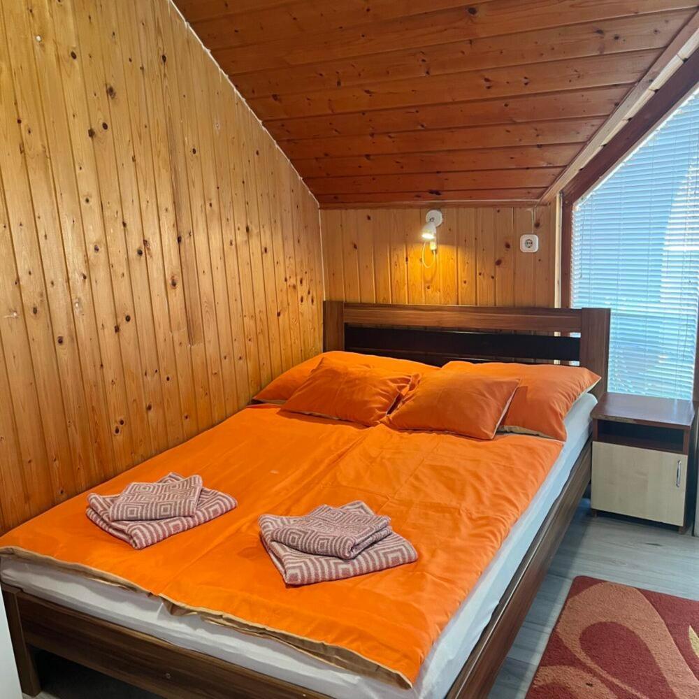 Lenzl'S Panzio Bed and Breakfast Szigetvár Exteriör bild